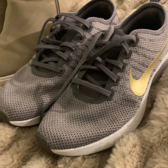 bundle of size 6.5 shoes — must sell! - Picture 2 of 6